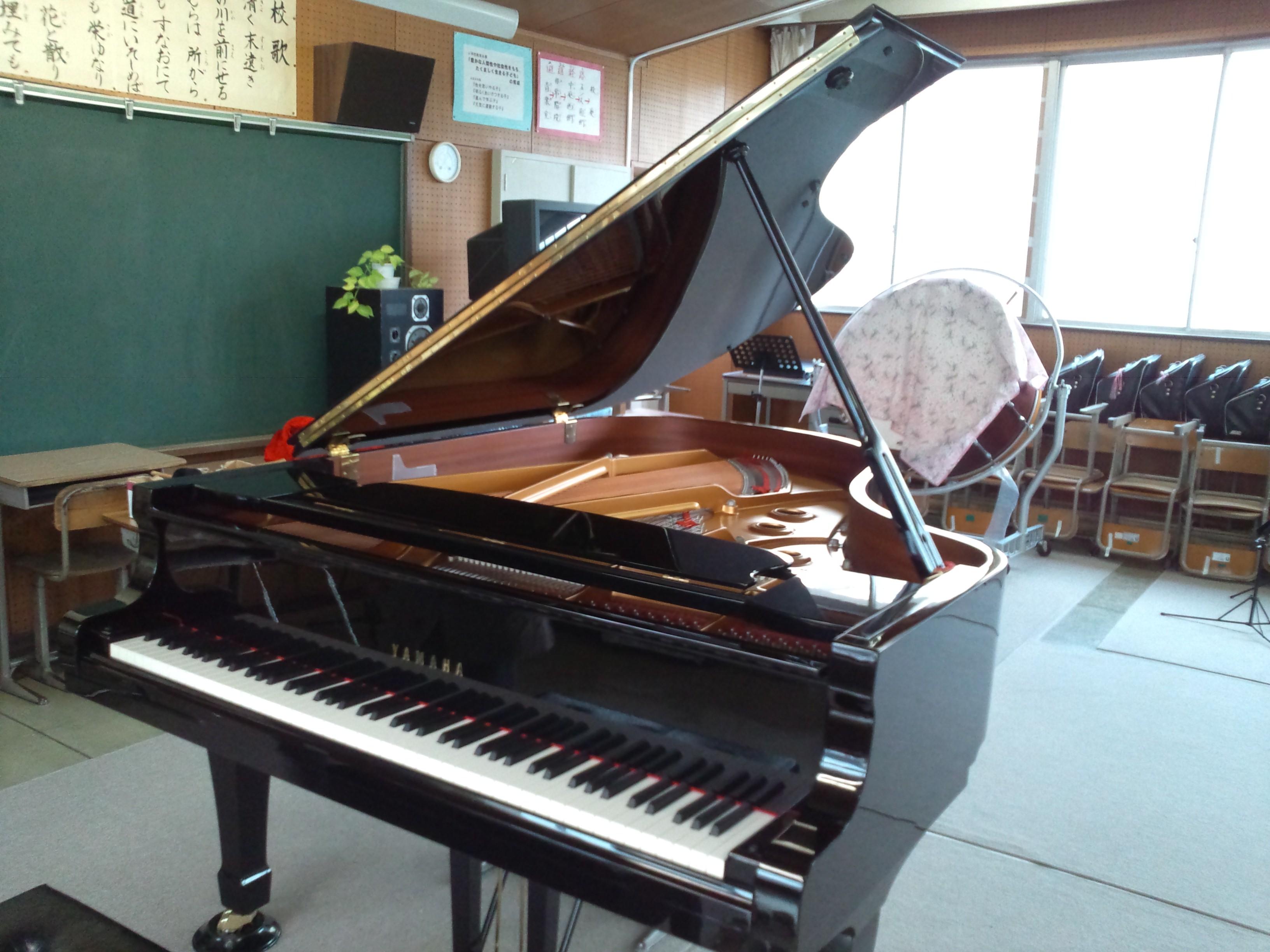 村上小学校にグランド・ピアノ寄贈 - 坂城町長 山村ひろし のブログ